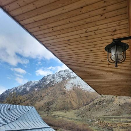 Hotel Moon Night Kazbegi Esterno foto